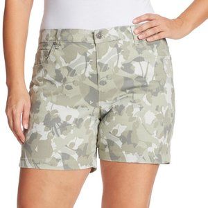 NWT GLORIA VANDERBILT AMANDA PLUS SIZE SHORTS (24W)